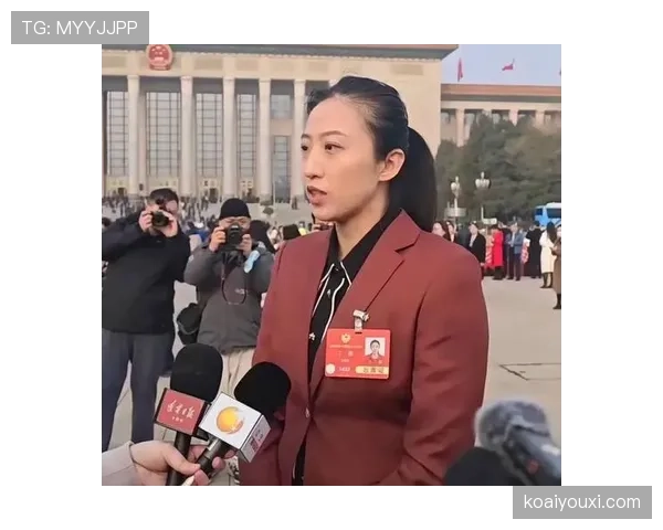 丁霞家里估计连快递员都认识她，一个手套拆成好几双买的节奏？